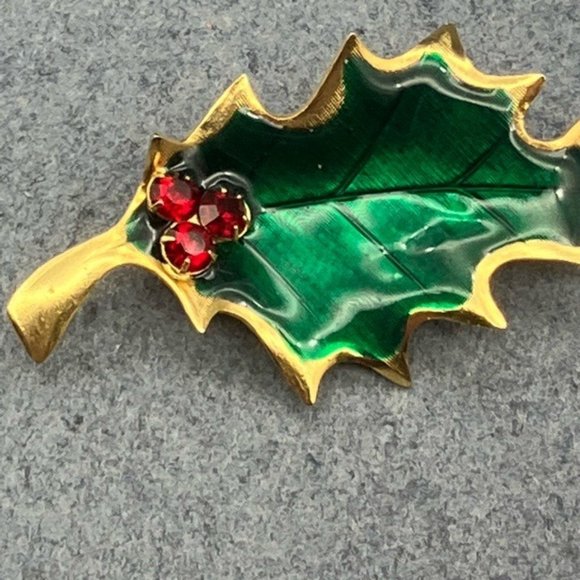Christmas Pin Brooch Holly Leaf Berries Gold Green Enamel Red Rhinestone Retro - Picture 7 of 7
